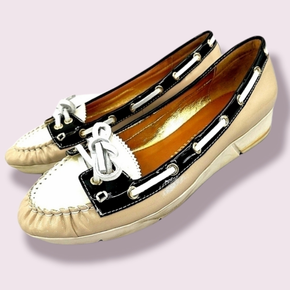 Libby Edelman Women's 8M Boat Shoes Tan and White Lace Up Flats with Gold Tones